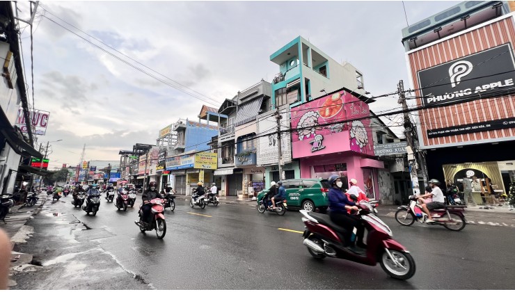 cho thuê nhà nguyên căn mặt tiền ngang 12m thông suốt. đường phạm văn thuận