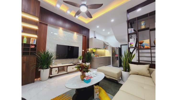 Bán nhà THỊNH QUANG, Nhà mới đẹp, hiện đại 38m2 x 5T, Giá 4,35  Tỷ