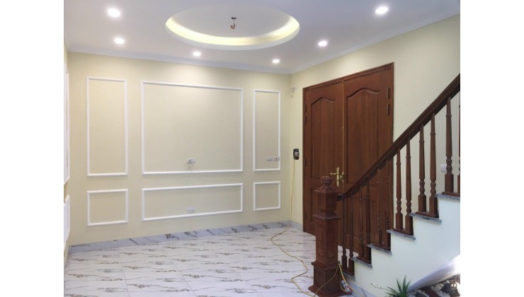 Bán nhà Đức Giang dân xây 3 tầng 42m2, mới đét đèn đẹt. Giá 2,4 tỷ