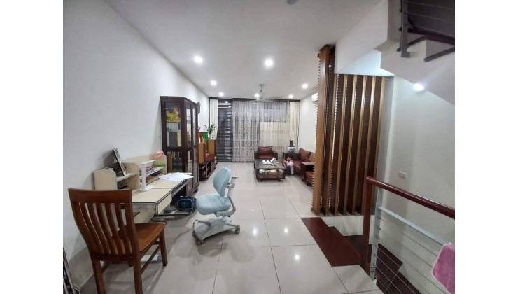 Nhà Lê Trọng Tấn, Thanh Xuân, Hà Nội 60m2 4 tầng 9,8 tỷ Ngõ oto, phân lô