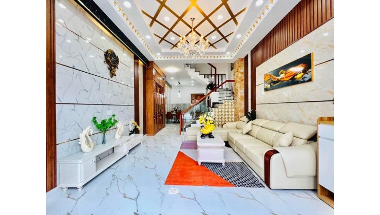 Nhà ở ngay Hà Huy Giáp, liền kề Nguyễn Oanh, 70m2 xe hơi vào nhà, giá 6,5 tỷ