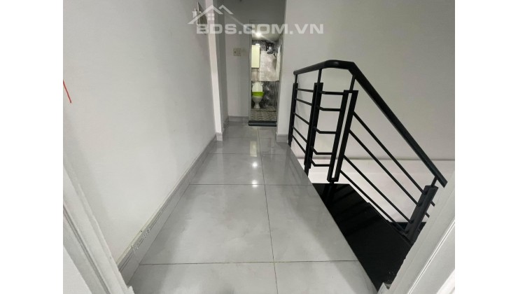 BÁN GẤP NHÀ CAO THẮNG QUẬN 10 - 63M2 
ÔTÔ VÀO NHÀ , SÁT MẶT TIỀN - NHỈNH 7 TỶ RẼ NHẤT KHU VỰC.