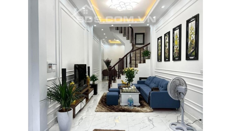 Nhà ngõ 127 Hào Nam, diện tích 38m2, 5 tầng đẹp rất hiếm, giá bán 4,5 tỷ