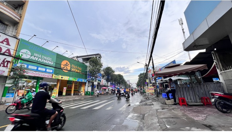 cho thuê nhà nguyên căn mặt tiền ngang 12m thông suốt. đường phạm văn thuận