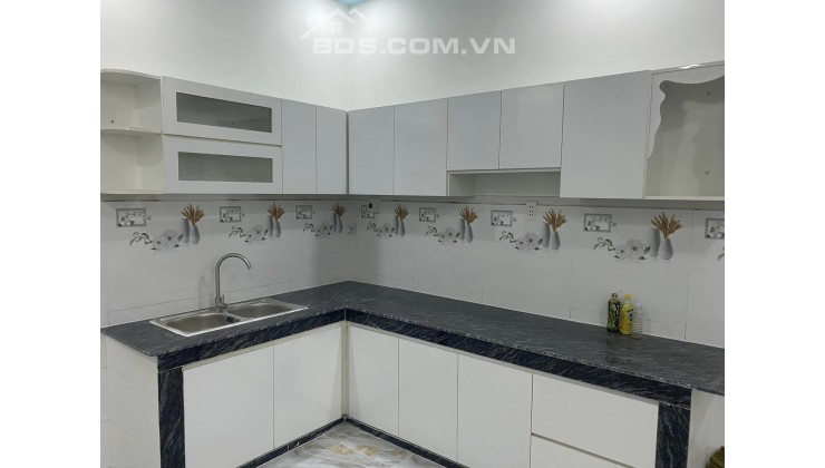 bán gấp nhà ở liền, 220m2, 6PN, HXH, lương văn can phường 15 quận 8. 0901370397