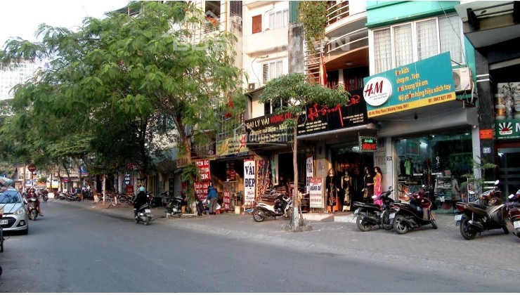 Bán nhà mặt phố Ngã Tư Sở- Thanh Xuân, 140m2, MT rộng, vỉa hè, 3oto tránh, giá chỉ 33.5 tỷ