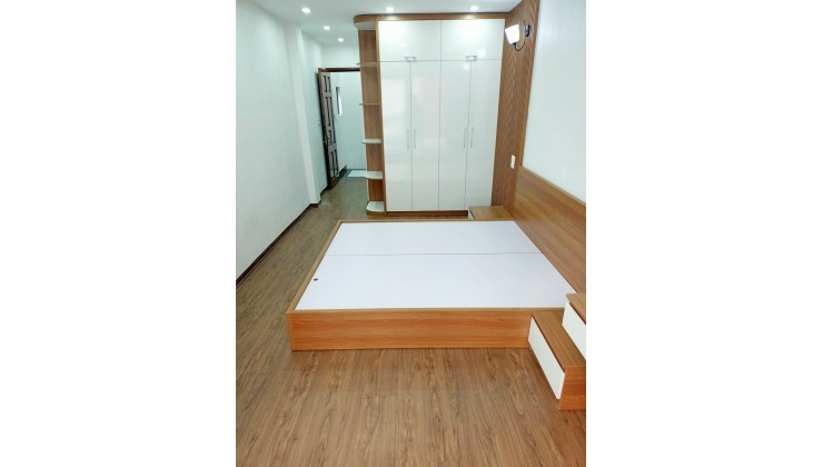 Bán nhà lô góc oto đỗ cửa, Giáp Bát, Hoàng Mai,sđcc,30/32m2 x5T,mặt tiền 3.1, giá 5.x tỷ