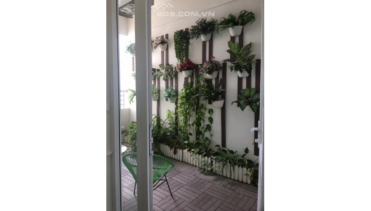 Tôi cần bán căn 2 ngủ ở TeccoGarden. Nhà mới vào ở luôn tháng 12 này, đã có sổ. Giá 2,4T