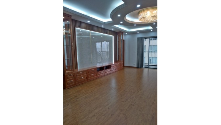 Cần bán căn hộ M3-M4 Nguyễn Chí Thanh 155m2 4PN 2WC nhà đủ đồ về ở luôn giá 6.3 tỷ lh 0981053095