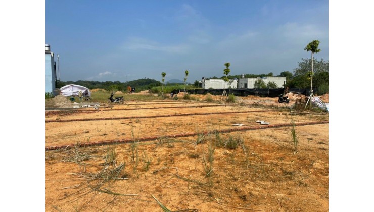 Bán nhanh mảnh đất 100m2 tại trục đường Nguyễn Tất Thành , Thành Phố Yên Bái