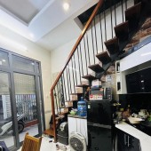 cần bán gấp nhà tôn đức thắng nhỏ xinh 4 tầng cực gần phố nhỉnh 2 tỷ vị trí siêu đẹp dọn về ở ngay