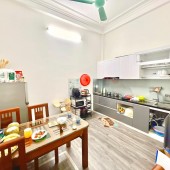 Nhà đẹp Nguyễn Đình Hoàn Cầu Giấy. DT 43m2- Tiện ích- Sát phố- Cực gần đường ô tô