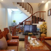 Bán nhà Hào Nam, Đống Đa, 26m, 5T, mt 4m, nhà đẹp ở luôn, giá 2.4 tỷ.