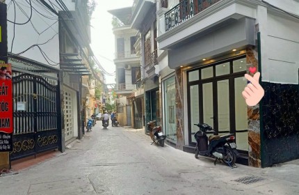 Cần bán nhà ngõ Vương Thừa Vũ, Thanh Xuân. Diện tích 50m x 4 tầng. MT 6,2m, hai mặt thoáng.