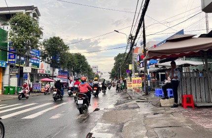 cho thuê nhà nguyên căn mặt tiền ngang 12m thông suốt. đường phạm văn thuận