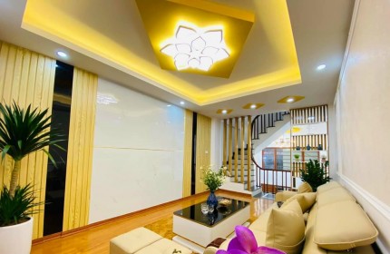 SIÊU PHẨM NHÀ ĐẸP NGÕ 460 KHƯƠNG ĐÌNH, 40M2 5 TẦNG FULL NỘI THẤT, NGÕ RỘNG THOÁNG, CHỈ 4.75 TỶ.