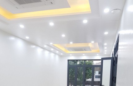 Cho thuê BT tại khu Đt Văn KHê diện tích đất 180m2, dt xây dựng 90m2, 3 tầng MT 11m. Đường vào 6m , ô tô ra vào thoải mái thiết kế 3 tầng có 4 phòng ngủ 4 vệ sinh. Đủ nội thất trắng đen, hướng Tây Bắc ưu tiên cho gia đình sinh hoạt hoặc chuyên gia nước ng