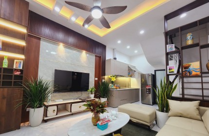 Bán nhà THỊNH QUANG, Nhà mới đẹp, hiện đại 38m2 x 5T, Giá 4,35  Tỷ