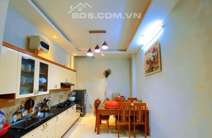 BÁN NHÀ NGUYỄN ĐÌNH HOÀN 60M2, 4 TẦNG, SĐCC. 4.95 TỶ