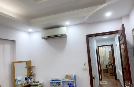 Nhà Đội Cấn Diện tích 43m2, 5 Tầng, MT  3.5m, ⁮Giá  6.95 tỷ Ba Đình