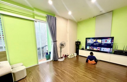 PHỐ VIP HÀO NAM, LÔ GÓC NHÀ ĐẸP LUNG LINH, NGÕ Ô TÔ TRÁNH 40m2_4 tầng_5,5 tỷ