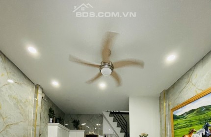 Bán gấp nhà gần PHAN XÍCH LONG, 4.2 TỶ, gần HXH: