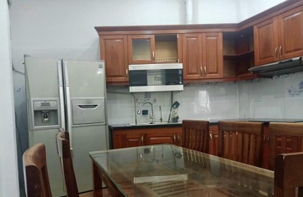 Bán nhà phố Khương Trung, quận Thanh Xuân. Diện tích 42 m2 x 5 tầng, mỗi tầng 2 phòng.