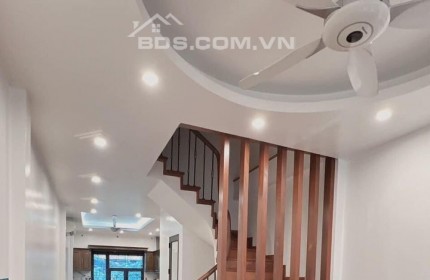 Bán nhà 5,6 tỷ Đường Láng 85m2, MT 4,5m đẹp ở luôn