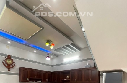 Xe hơi trong nhà 5x23m, bán nhà Hóc Môn đường nhựa sổ 115m2 giá 4 tỷ 6