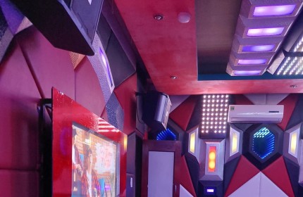 Quận Hải Châu-Nhượng Quán Karaoke VIp Đang KD Thu Nhập Cao-200m2-5 Tầng.