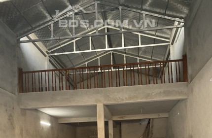 Cho thuê xưởng mơi xây có gác lửng sàn bê tông - Tổng DTSD 165m2 - Vệ sinh, nóng lạnh - Container đỗ