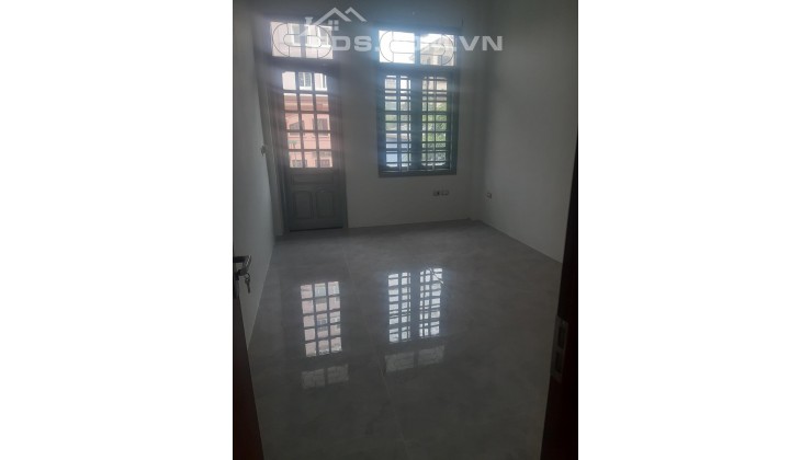 Cho thuê nhà ngõ 2 phố Hoàng Sâm, Cầu Giấy. Diện tích 52m x 4,5 tầng, mặt ngõ rộng để ô tô