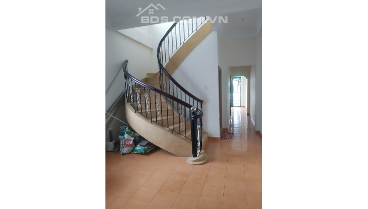 Bán Gấp Nhà Mặt Tiền 116 Cổ Loa, P2, Đà Lạt,  5,5m x 35m