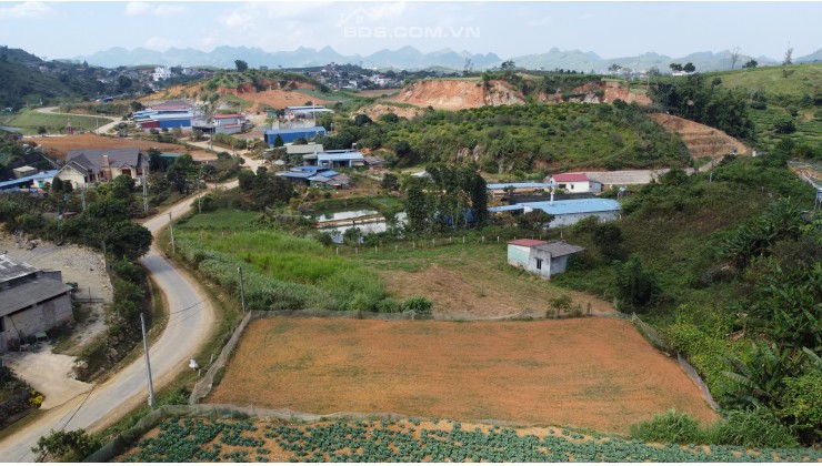Bán đất nền Mộc Châu ,thị trấn nông trường ,6000m2 sổ đỏ rõ ràng