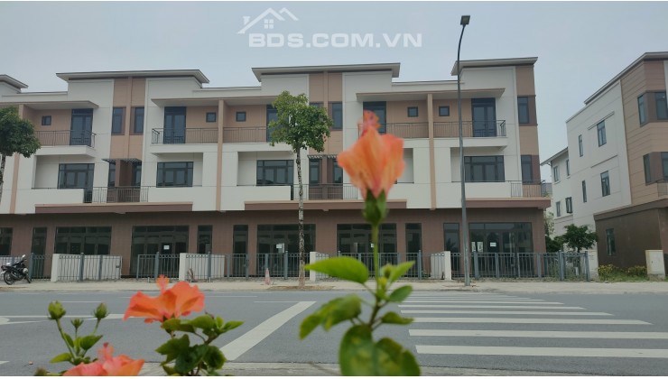 Cần bán gấp shophouse phố đi bộ 26m Centa City trước tết.