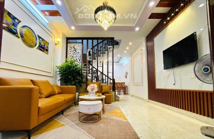 Bán nhà quận Mỗ Lao 3.3 tỷ, 35m2, mt 3.8m ngõ rộng ô tô tránh xe máy, ở sướng, hàng xóm KĐT. Nhà 5 tầng, đầy đủ công năng. Chủ tặng lại nội thất trí