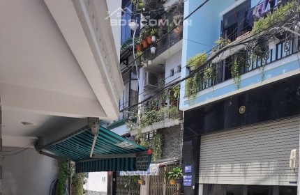 Cực Cực Hiếm, nhà THỐNG NHẤT, GV, 2 tầng,33m2, giá:3,1 tỷ. HXH vào nhà