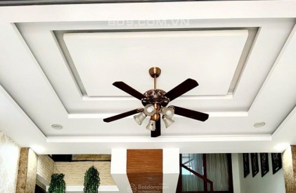 Bán nhà mặt tiền đẹp như tranh Tân Bình  4 tầng ngang khủng gần 5m (72m²) vuông vức  với dòng tiền 21 triệu