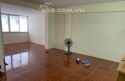 1,86 tỷ ở luôn chung cư tập thể C3 Nam Đồng, Đống Đa, 48m2 2 ngủ, tầng thấp.