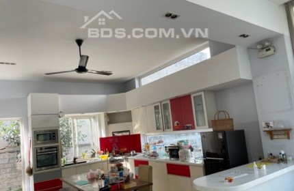 Bán Căn biệt thự nghĩ dưỡng sân vườn TP Thủ Đức, dt đất 830m2