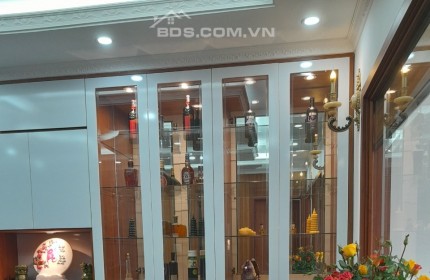 Cần bán căn hộ  Eurowindow giá 5.2 tỷ 102m2 2PN 2WC đủ đồ có slot Ô Tô lh 0828353222