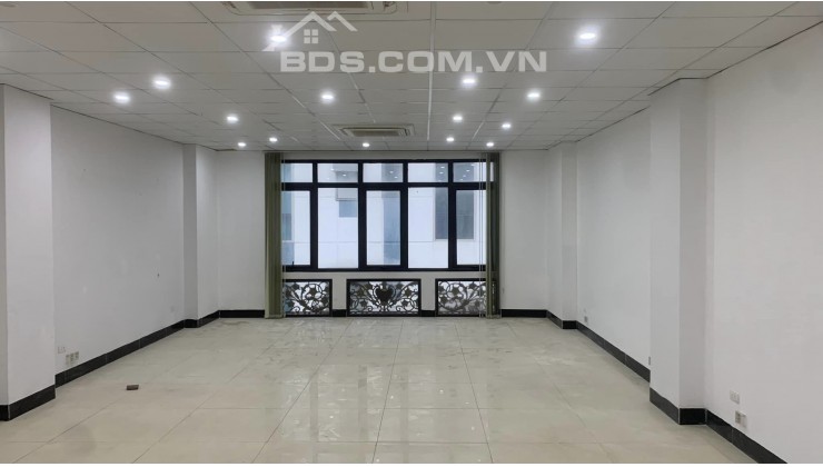 Cho thuê nhà văn phòng ngõ 603 Lạc Long Quân với 125m2, 6 tầng 1 tum, giá thương lượng.