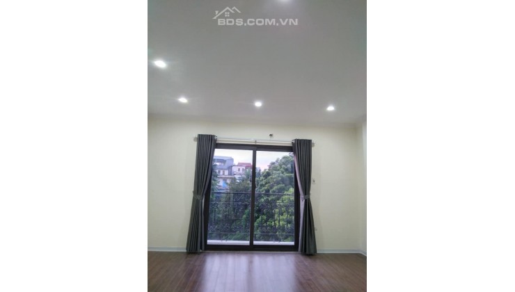 Bán nhà Nguyễn văn cừ Long biên 32m2, 5 tầng, gần cầu Chương Dương, cách phố 100m, giá 3.2 tỷ