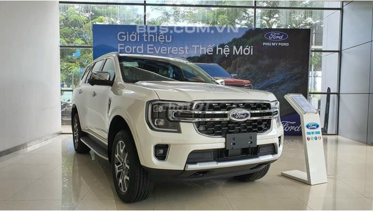 Ford Everest Titanium 4x2 sẵn giao ngay tháng 02