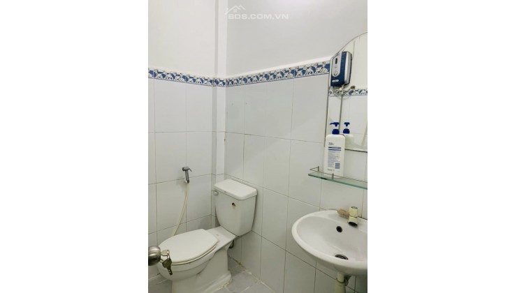 BÁN NHÀ ĐƯỜNG LÝ THÁI TỔ QUẬN 10 - NGAY NGÃ TƯ BA THÁNG HAI
DT ; NGANG 4 x16M