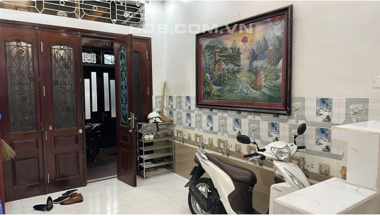 Bán nhà Ngọc Lâm, Long Biên, Ngõ THÔNG, DÂN XÂY 45m2 x 4 Tầng .LH 0357697691