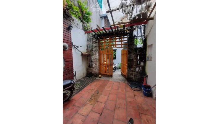 NHà sân vườn phường 15 Tân Binh full nội thất gỗ nhỉnh 4ty