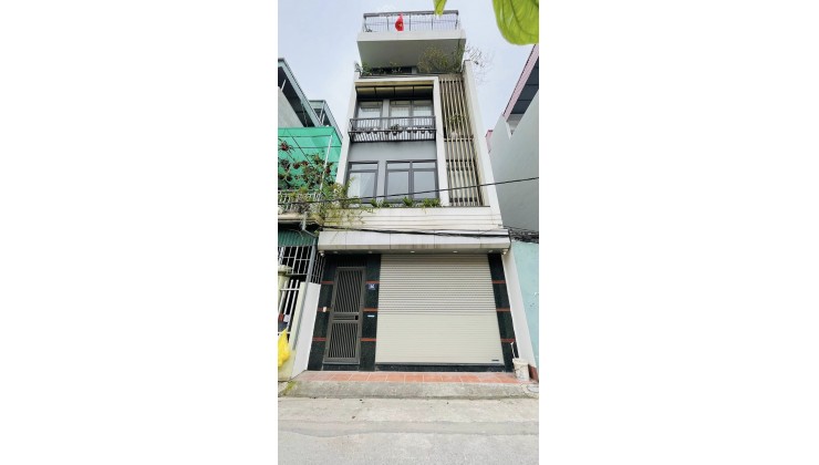 Bán nhà Nguyễn Văn Cừ, Long Biên, 4 tầng, 50m2, GARA ÔTÔ. KINH DOANH đỉnh. Chỉ hơn 5 tỷ. 0983311014