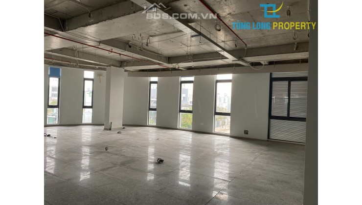 Cho thuê sàn 300m2, tòa nhà có thang máy đường 10m5 Hòa Xuân