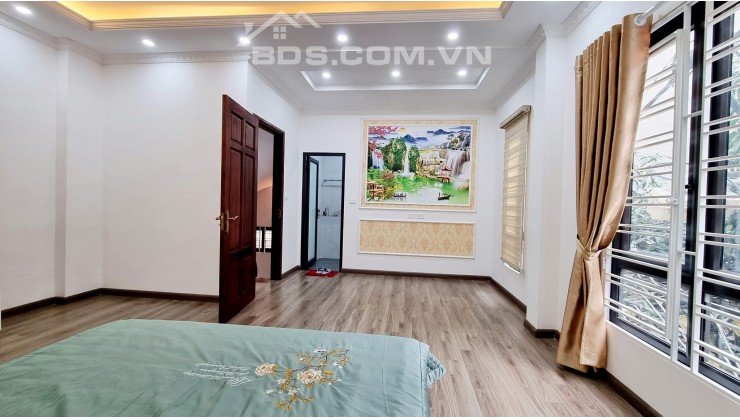 Ngõ ô tô VIP nhất phố Cầu Giấy 40m2 5T cách mặt ngõ 10m, 5.9 tỷ